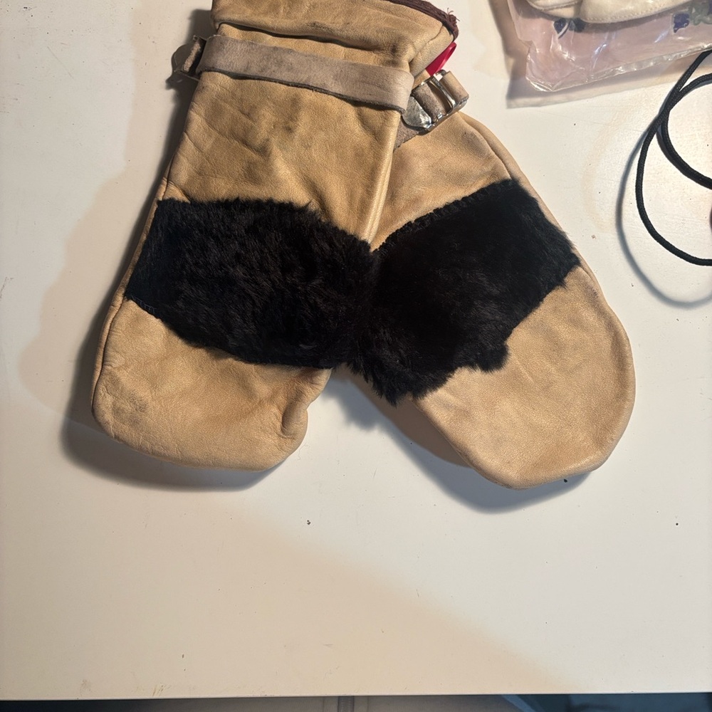 Vintage Shearling-Lined Leather Ski Mittens with Black Fur Accent